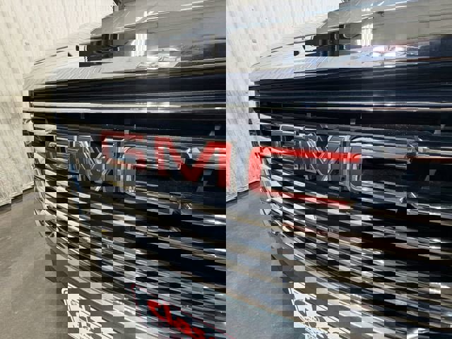 Used 2023 GMC Terrain SLT w/ Infotainment Package II FWD image 34