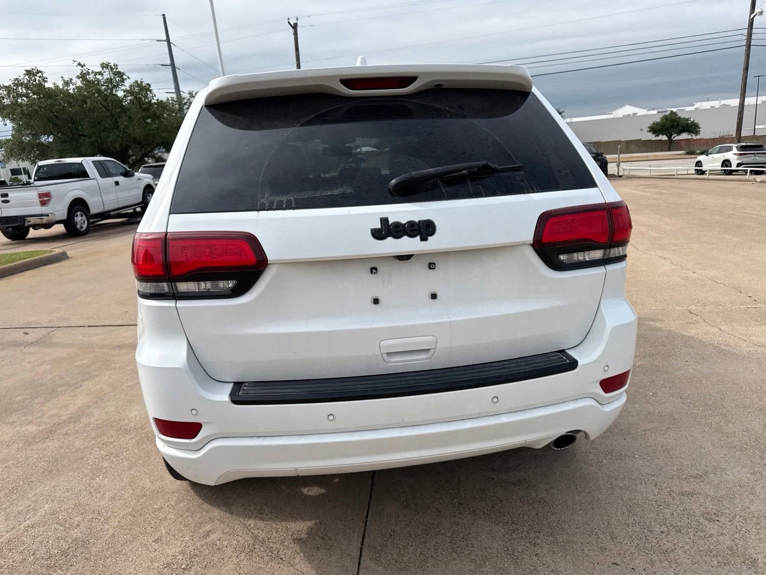 Used 2018 Jeep Grand Cherokee Altitude RWD image 6