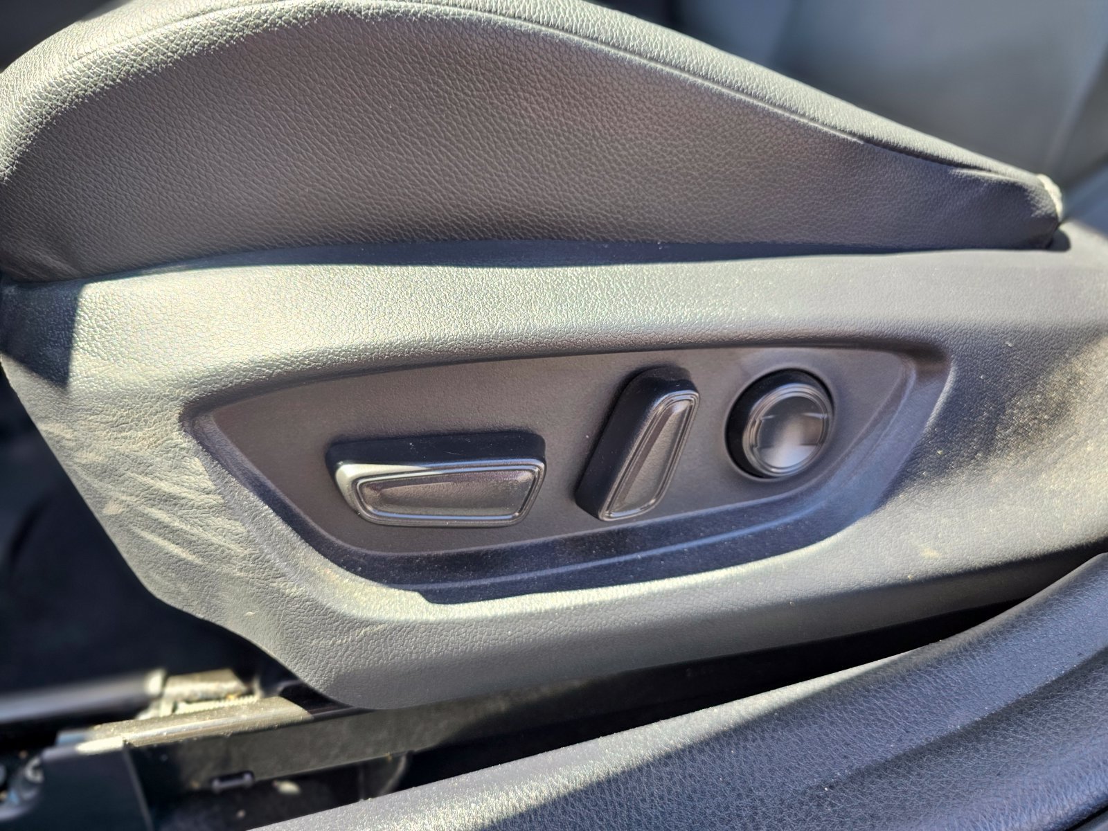 Used 2025 Toyota Camry XLE FWD image 23