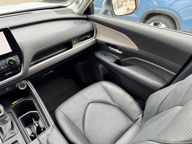Used 2024 Toyota Grand Highlander AWD image 16