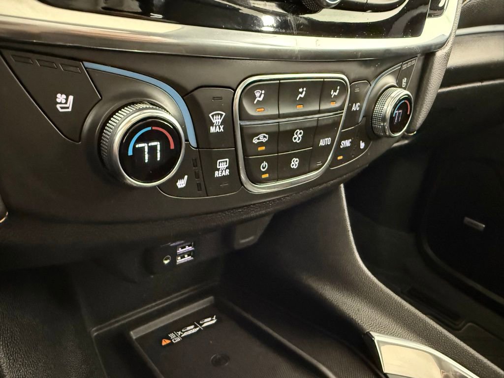 Used 2021 Chevrolet Traverse Premier w/ Redline Edition image 28