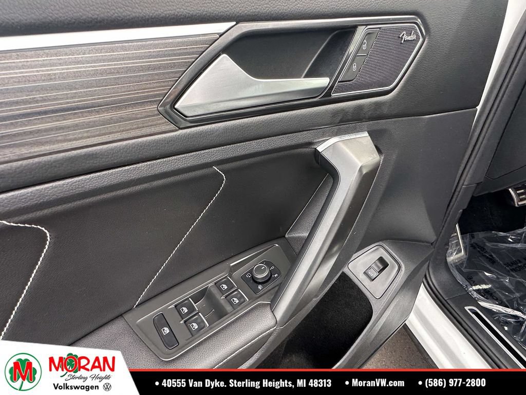 Used 2022 Volkswagen Tiguan SEL R-Line AWD/4WD image 18