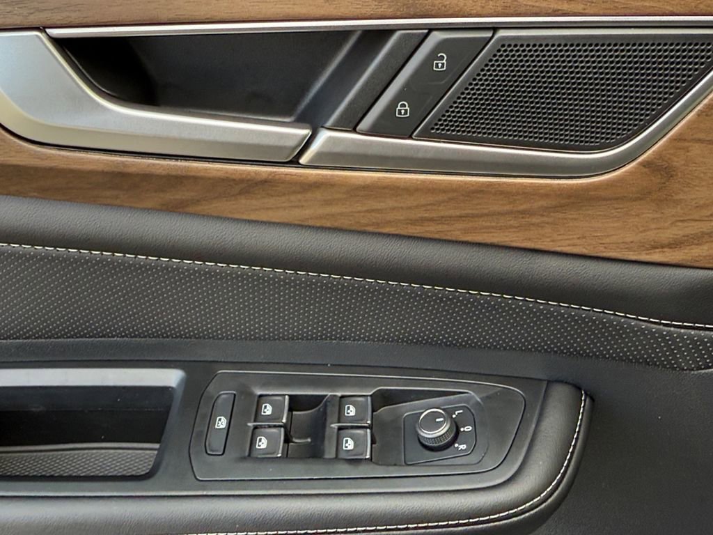 New 2026 Volkswagen Atlas SE image 11