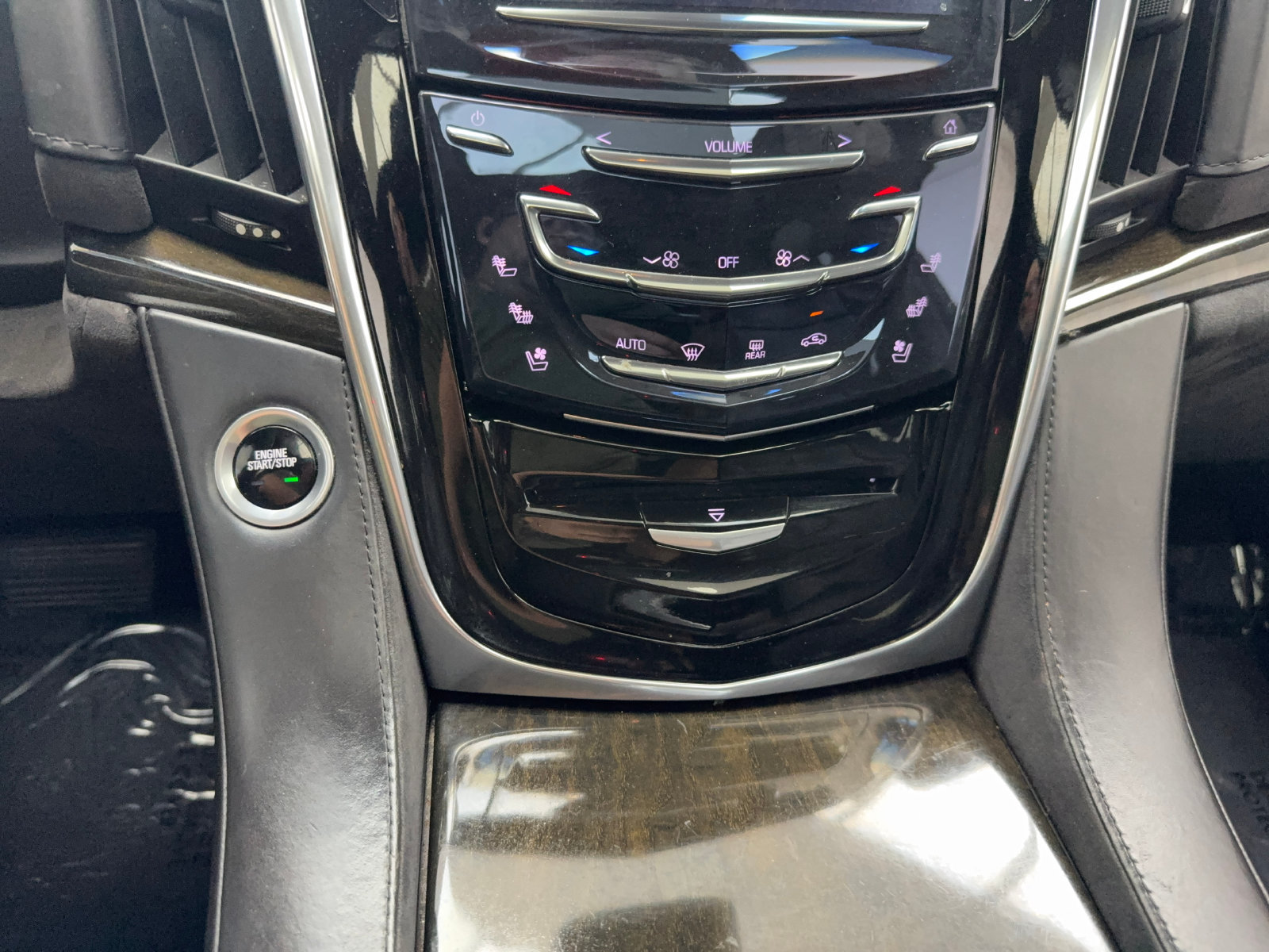 Used 2016 Cadillac Escalade Platinum AWD/4WD image 27