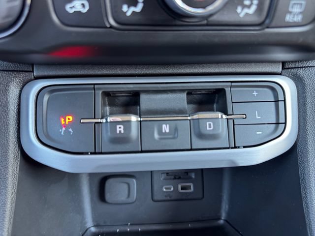 Used 2023 GMC Acadia SLE w/ Driver Convenience Package AWD/4WD image 16