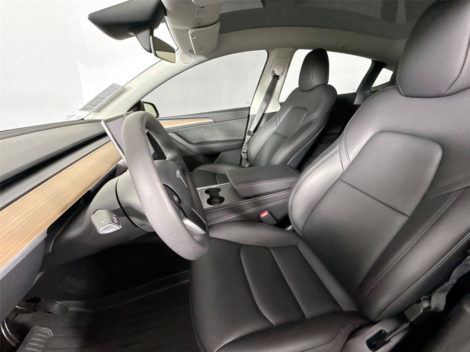 Used 2025 Tesla Model Y Long Range AWD/4WD image 3