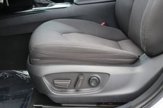 Used 2020 Toyota Camry LE image 9