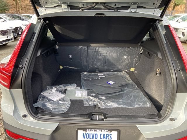 New 2026 Volvo XC40 B5 Ultra w/ Climate Package AWD/4WD image 18
