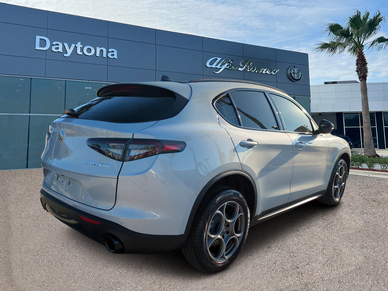 New 2025 Alfa Romeo Stelvio Sprint w/ Convenience Package image 3