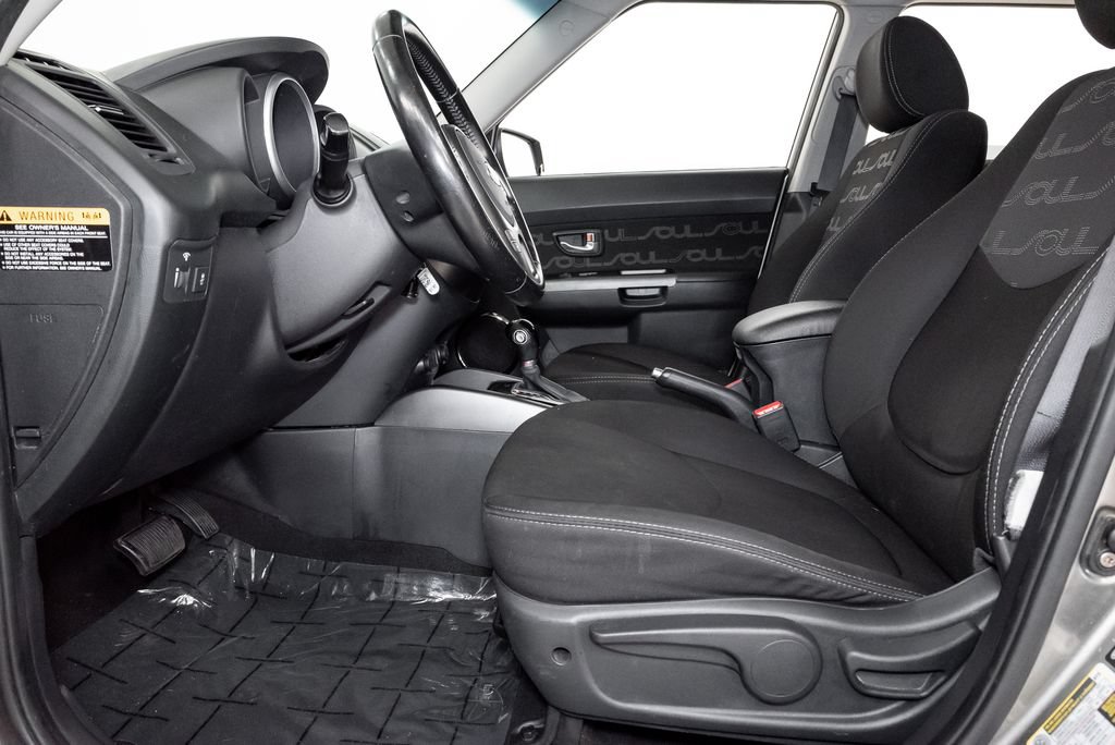 Used 2013 Kia Soul + FWD image 11