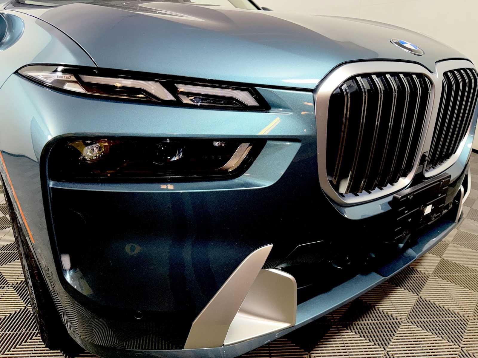Used 2026 BMW X7 xDrive40i w/ Premium Package AWD/4WD image 26
