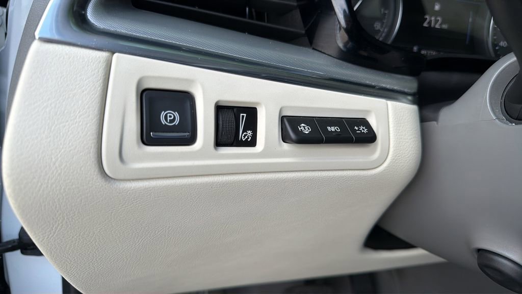 Used 2021 Cadillac XT5 Premium Luxury FWD image 36
