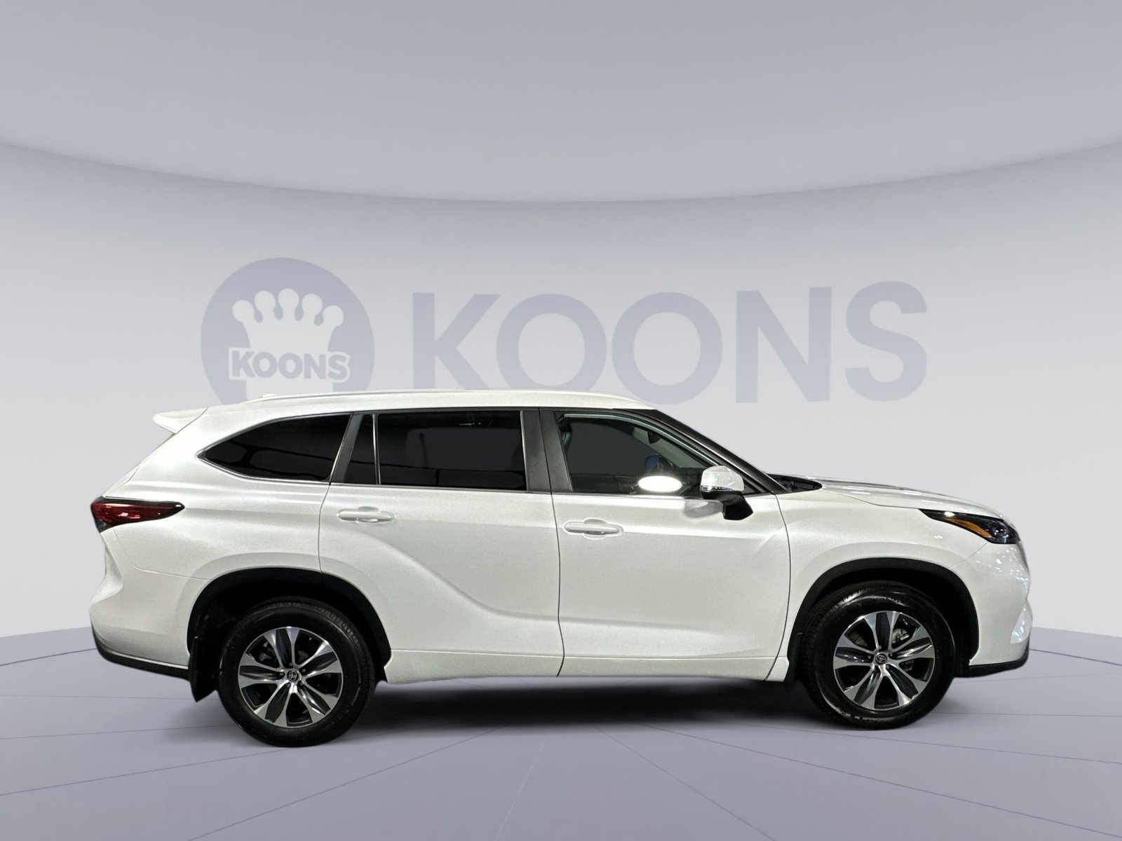 Used 2023 Toyota Highlander XLE image 8