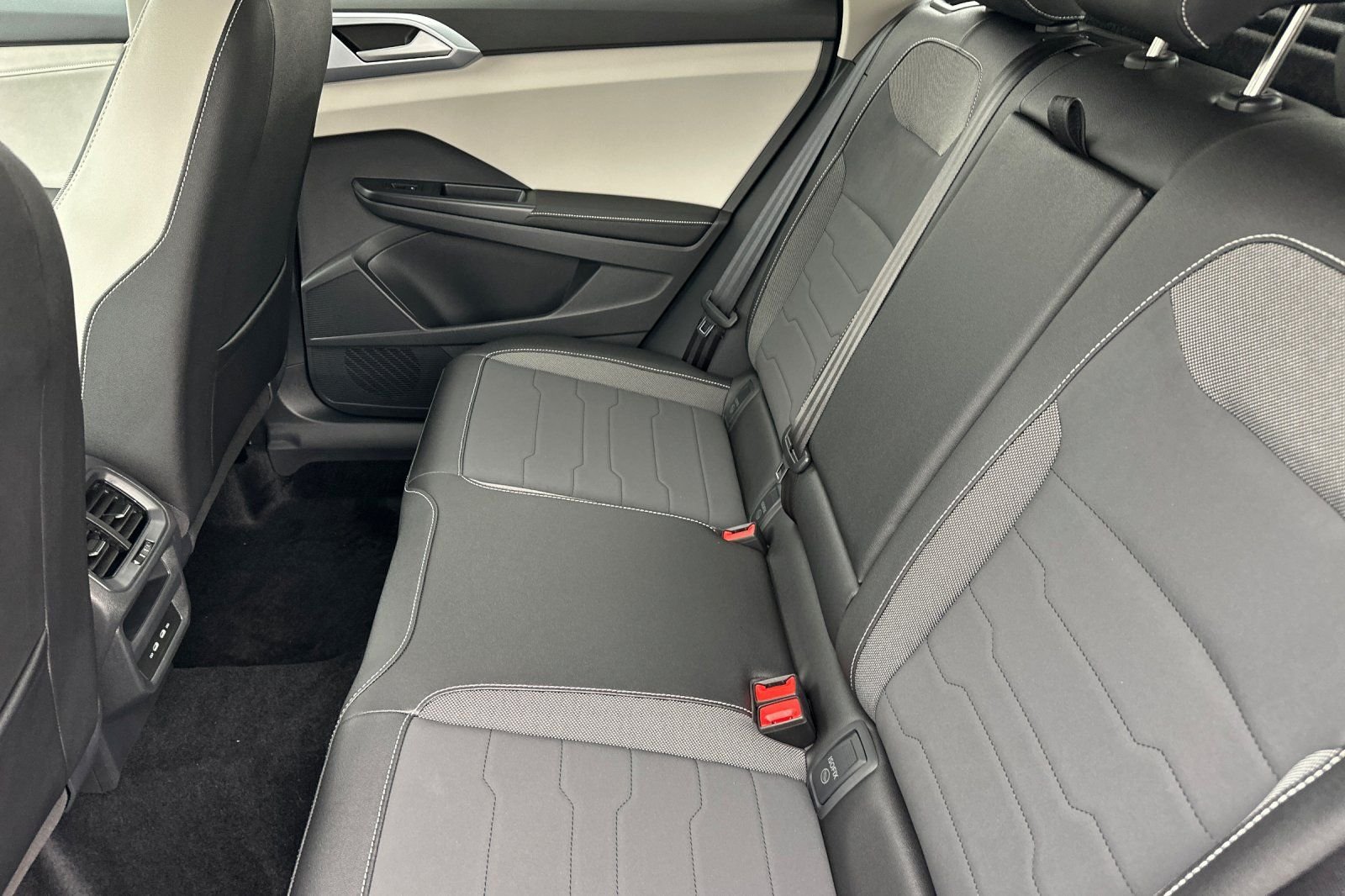 New 2026 Volkswagen Taos SE FWD image 12