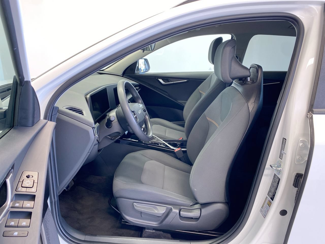 Certified 2025 Kia Niro LX FWD image 16