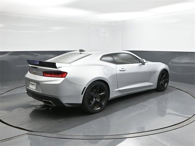 Used 2018 Chevrolet Camaro LT w/ Technology Package image 11