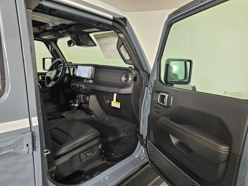 New 2026 Jeep Wrangler Unlimited Sahara w/ Whitecap Package AWD/4WD image 36