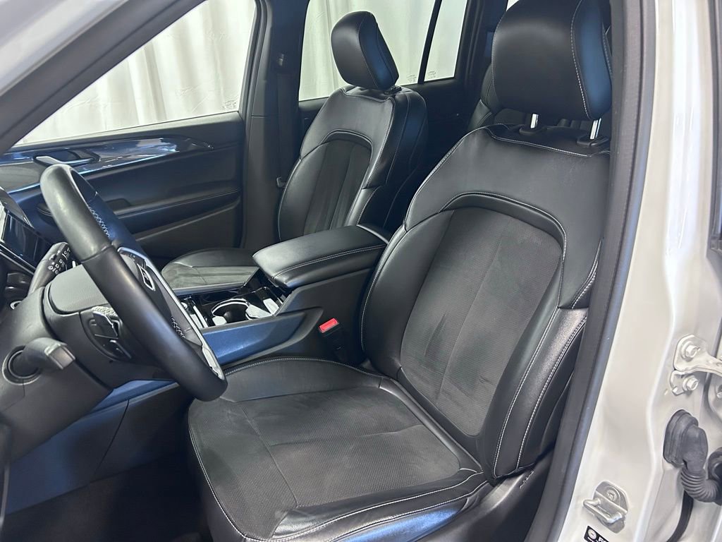 Used 2022 Jeep Grand Cherokee Altitude image 4