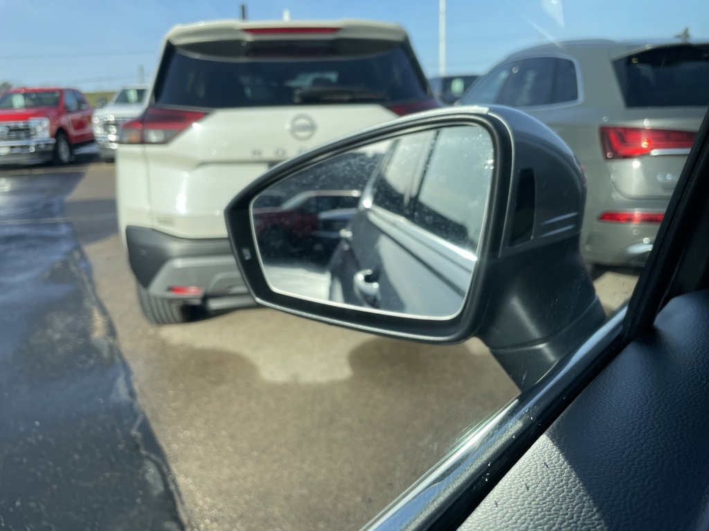 Used 2024 Volkswagen Tiguan SE image 41