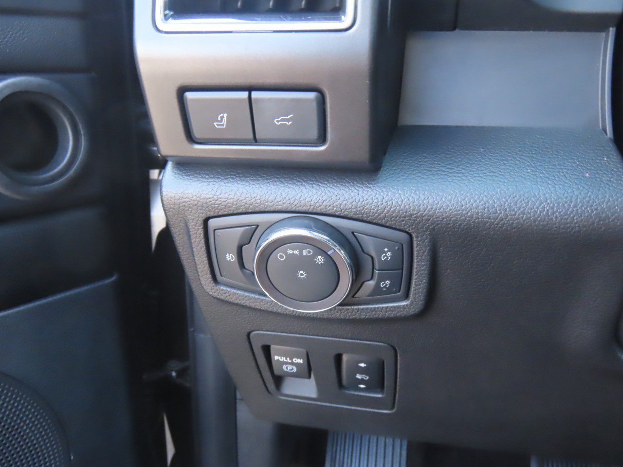 Used 2019 Ford Expedition Max Limited RWD image 28
