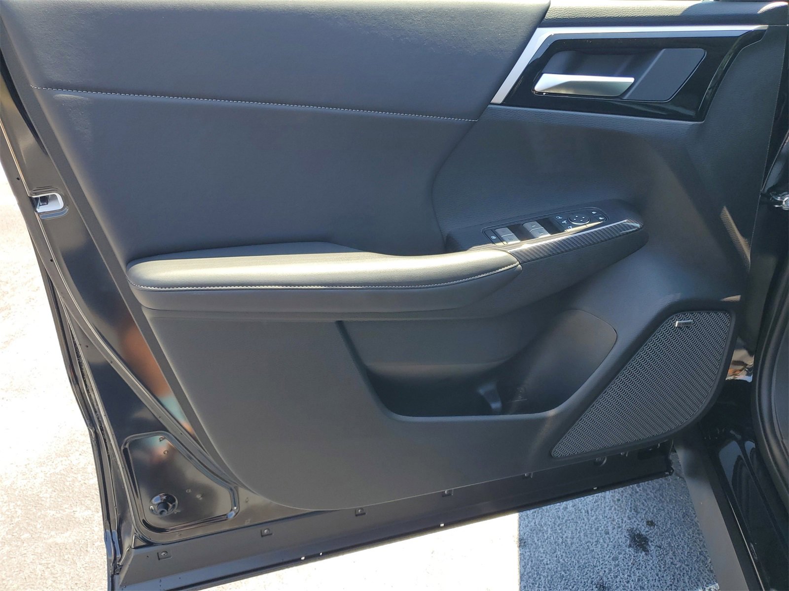 New 2025 Mitsubishi Outlander SE image 8