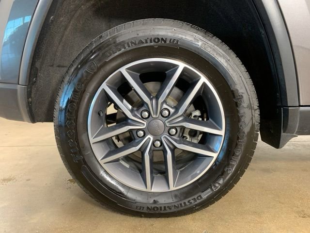 Used 2019 Jeep Grand Cherokee Limited AWD/4WD image 39