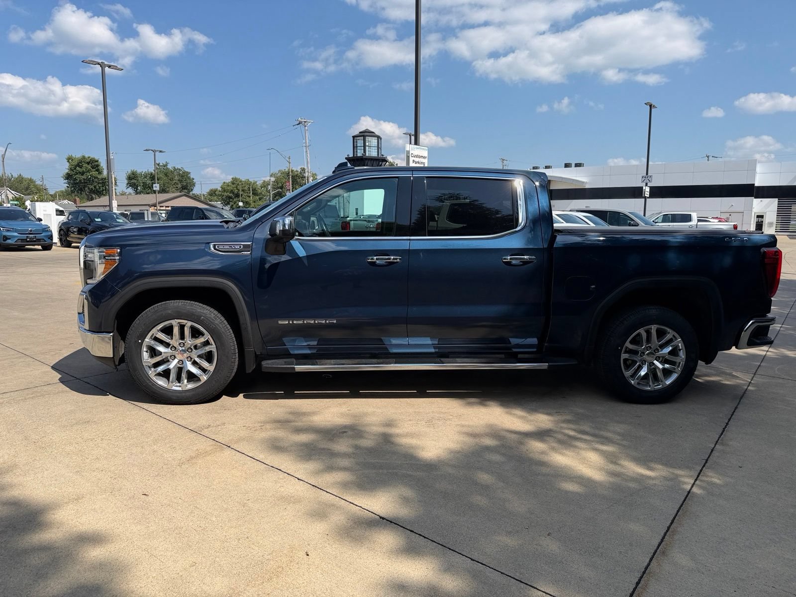 Used 2021 GMC Sierra 1500 SLT w/ SLT Premium Plus Package AWD/4WD image 8