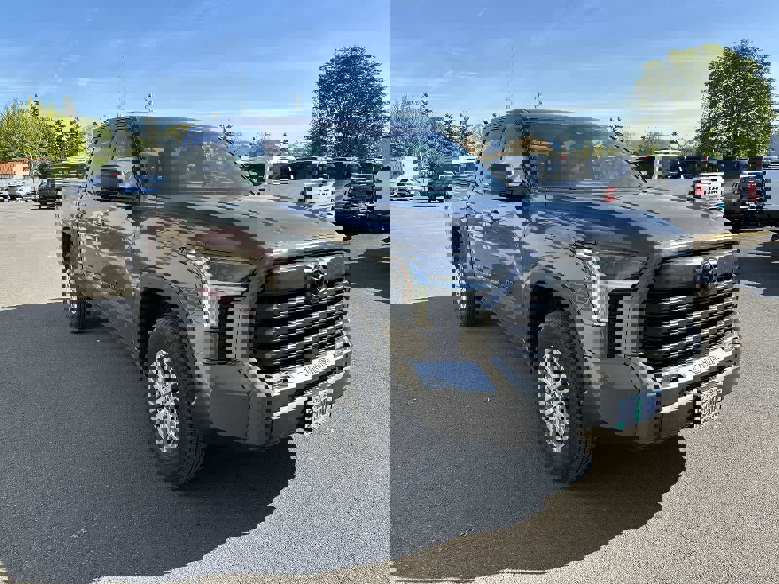 Used 2025 Toyota Tundra SR5 w/ SR5 Premium Package AWD/4WD image 5