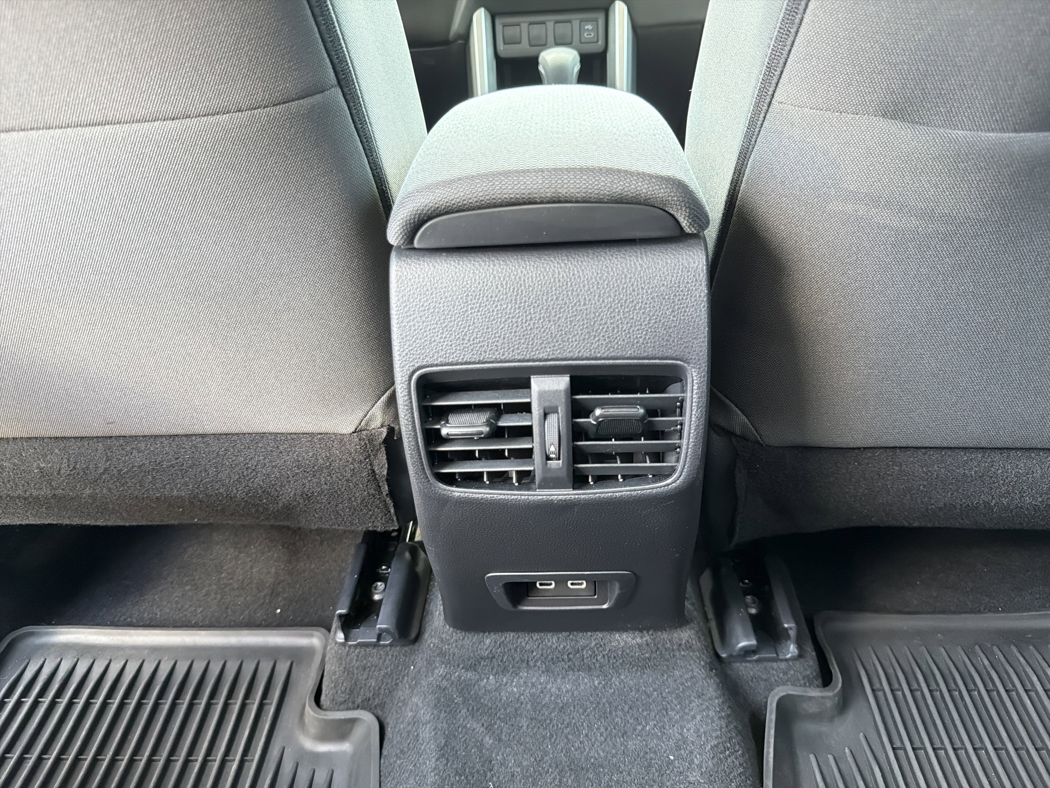 Certified 2024 Toyota Corolla Cross LE image 32