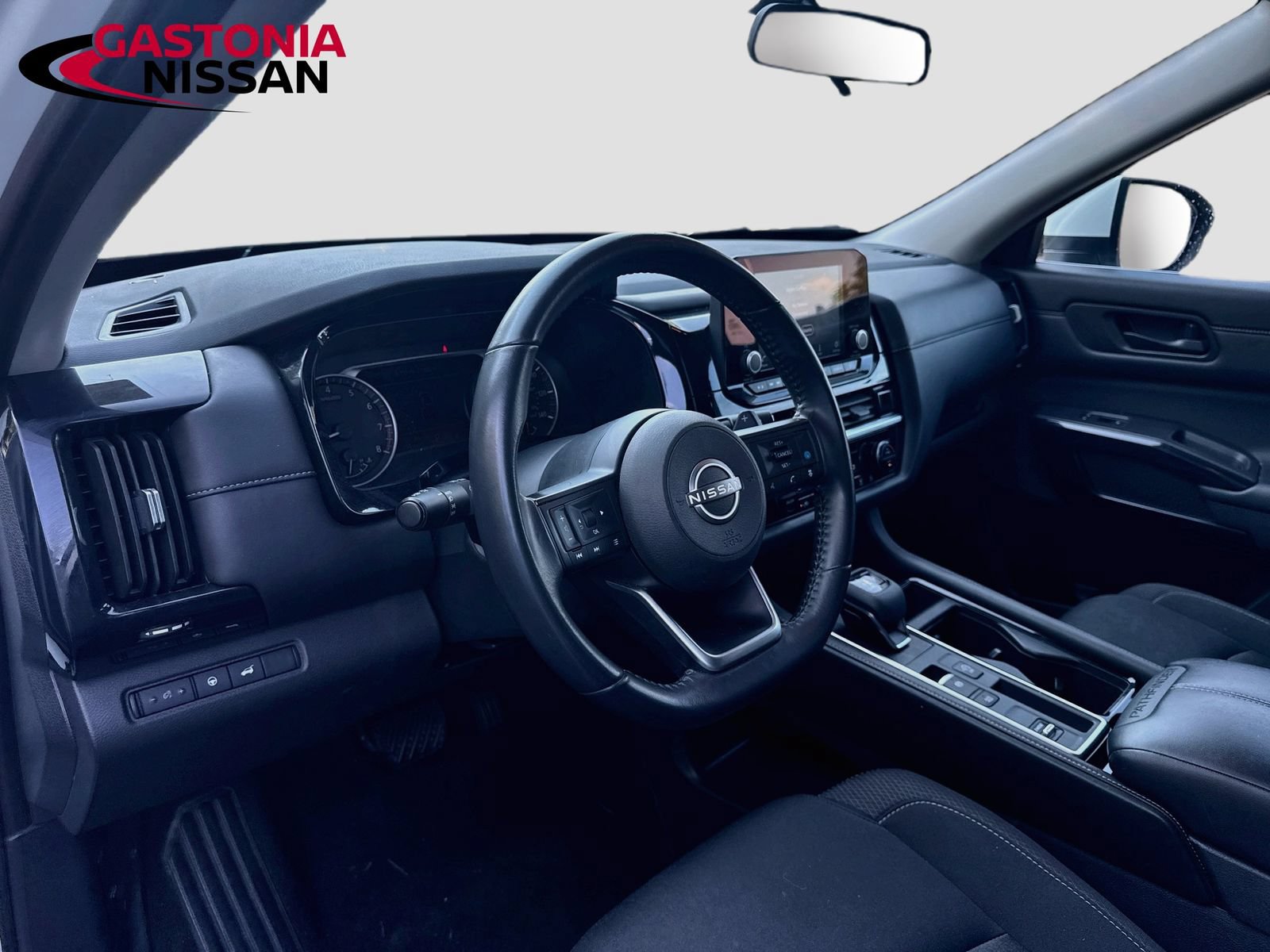 Used 2025 Nissan Pathfinder SV FWD image 11