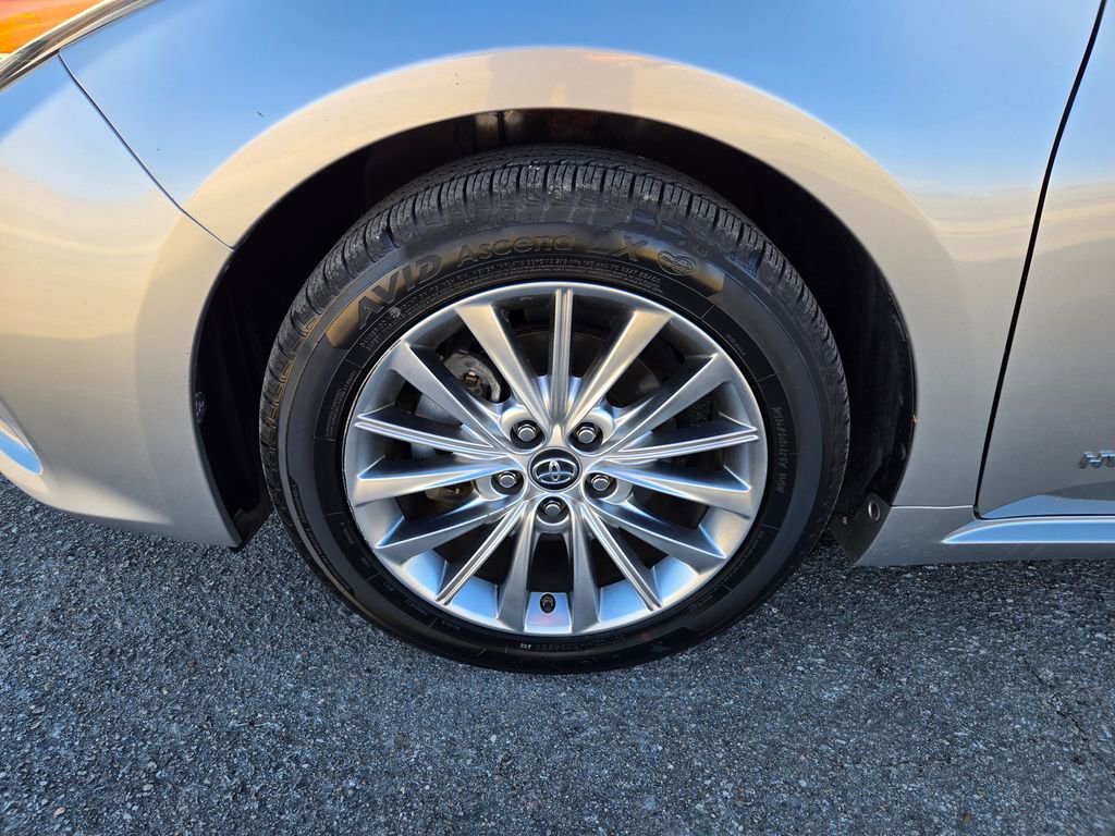 Used 2016 Toyota Avalon Limited image 30