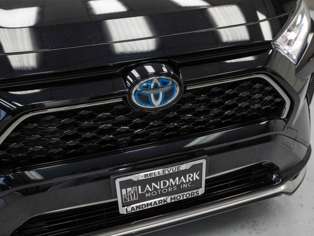Used 2021 Toyota RAV4 SE image 10