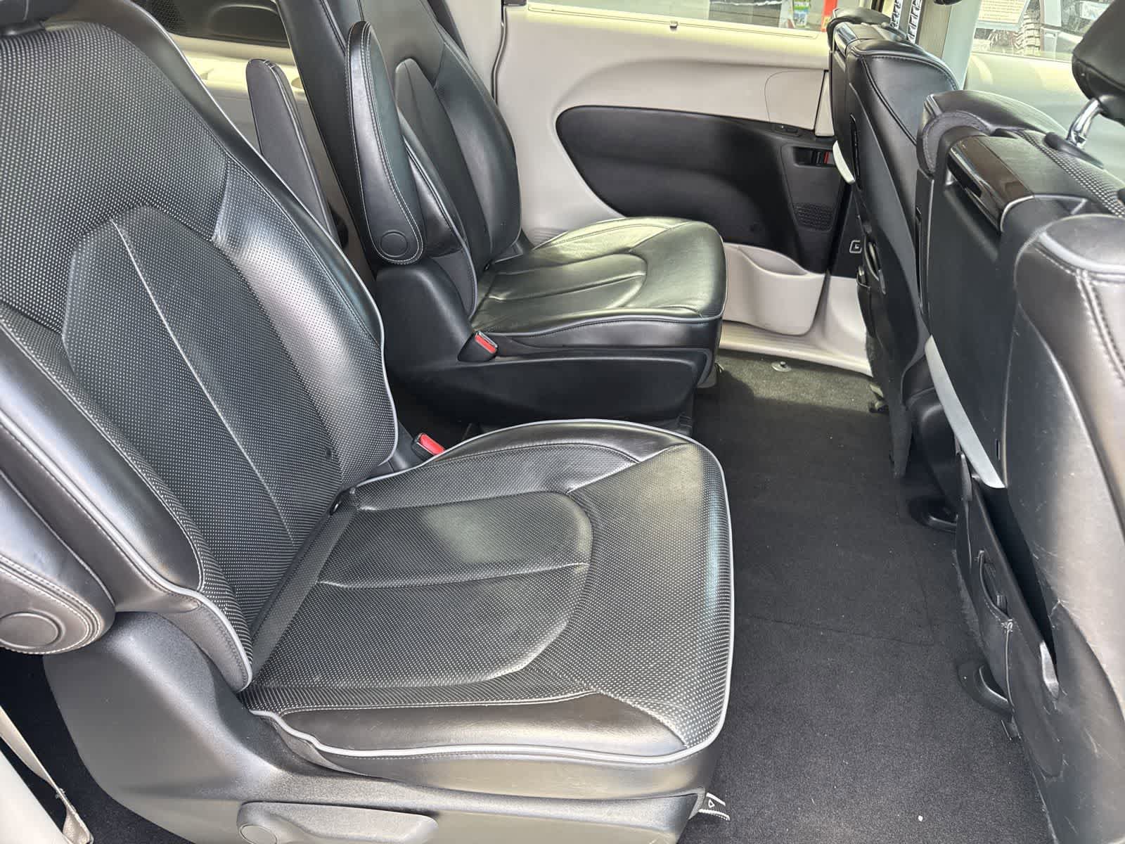 Used 2019 Chrysler Pacifica Limited w/ Advanced Safetytec Group FWD image 6