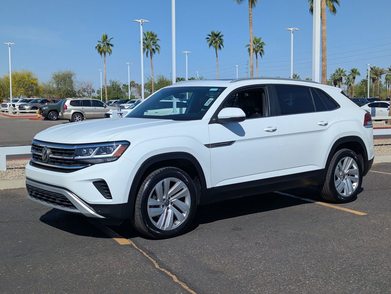Used 2020 Volkswagen Atlas Cross Sport SE w/ Panoramic Sunroof Package image 2