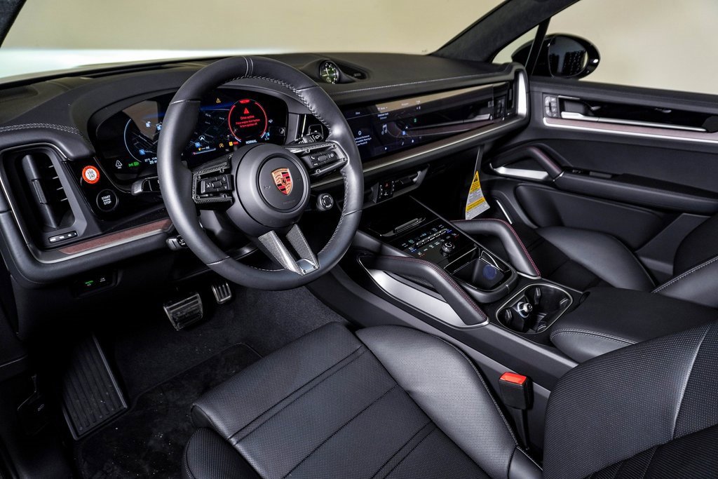 New 2026 Porsche Cayenne GTS image 4