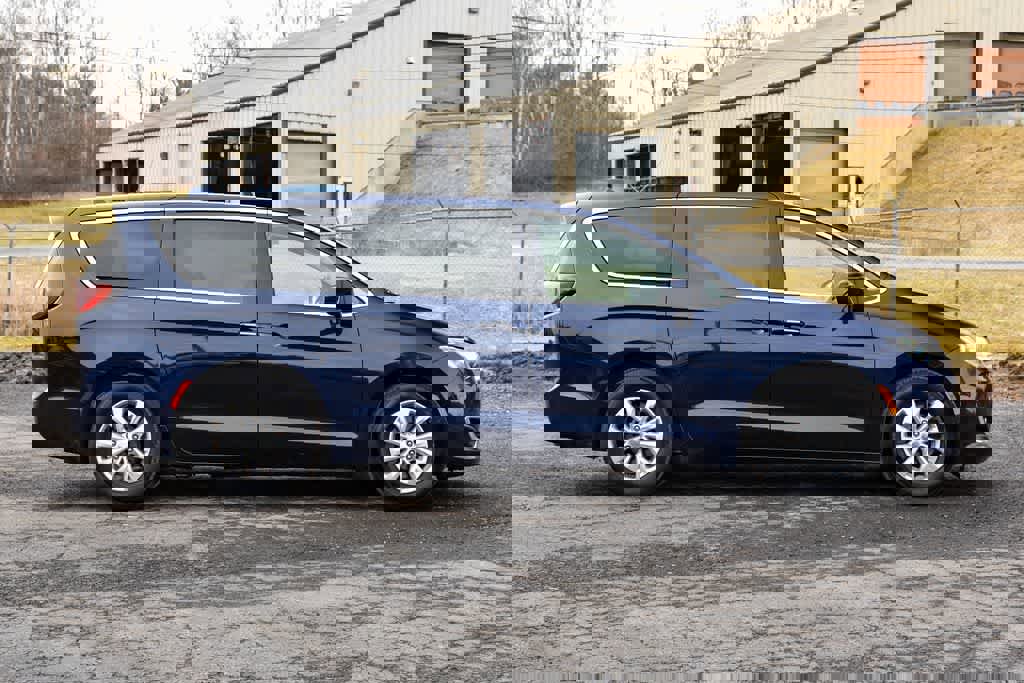 Certified 2019 Chrysler Pacifica Touring Plus image 2