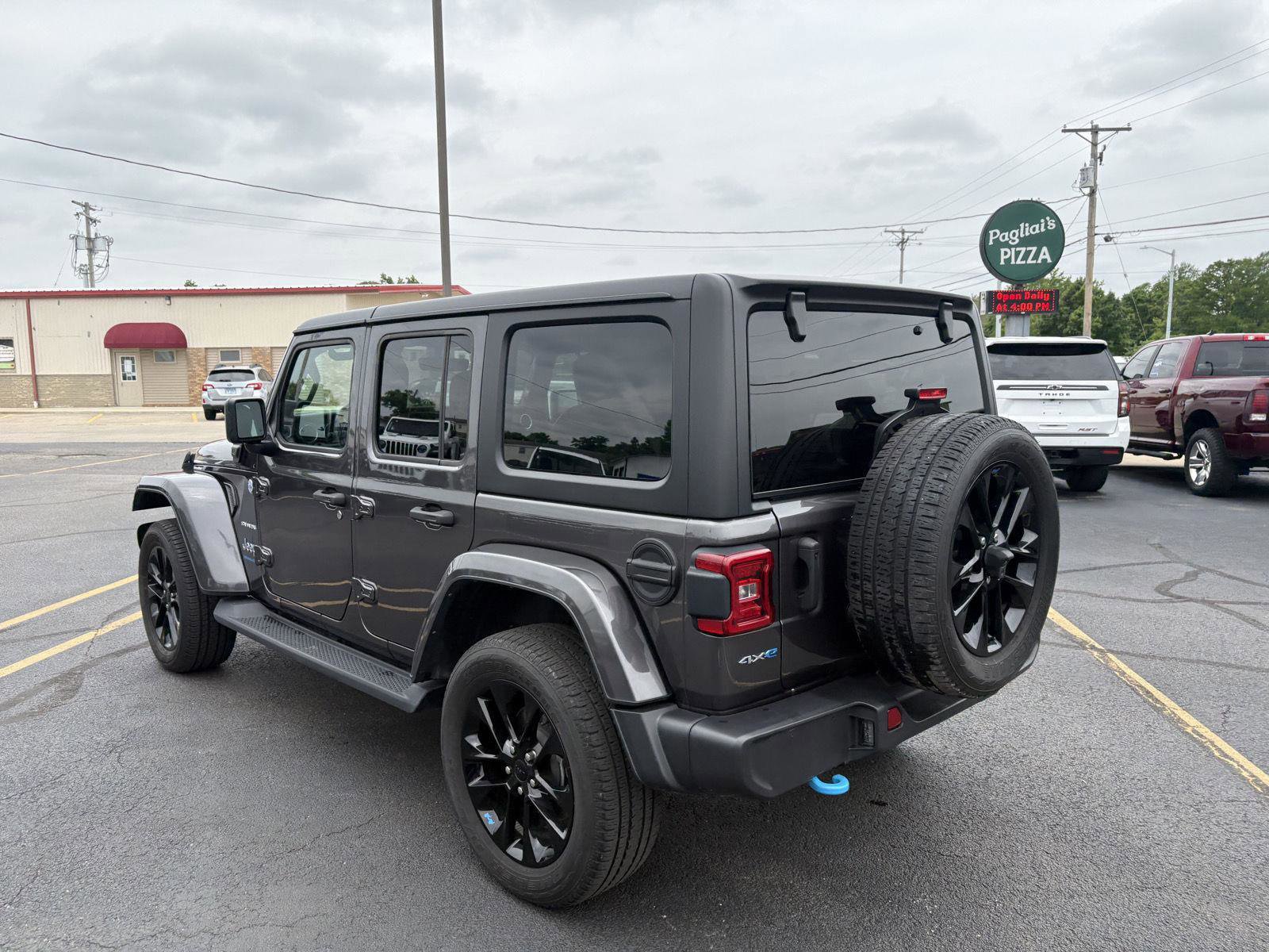 Used 2023 Jeep Wrangler Unlimited Sahara AWD/4WD image 19