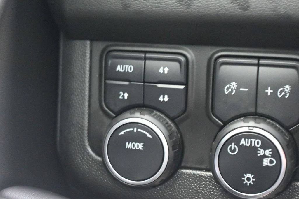 Used 2022 Chevrolet Tahoe Z71 w/ Luxury Package AWD/4WD image 24