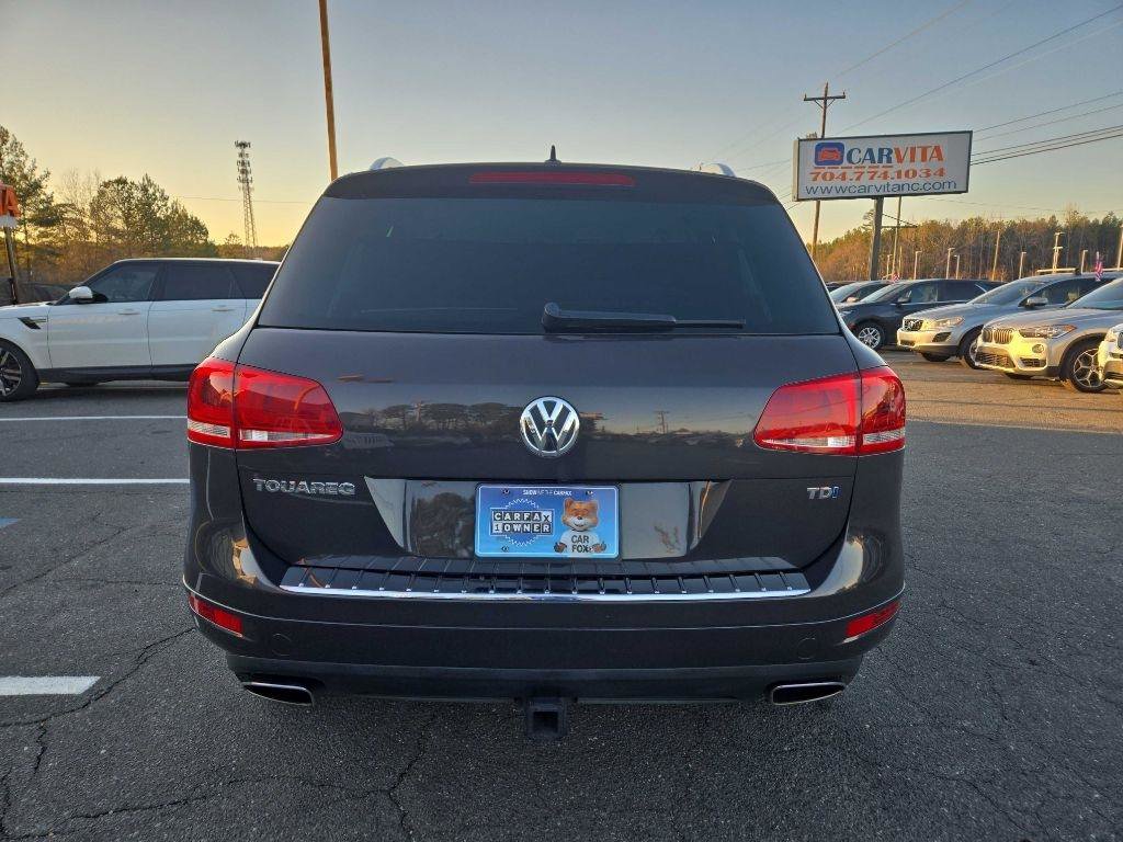 Used 2013 Volkswagen Touareg Sport image 4