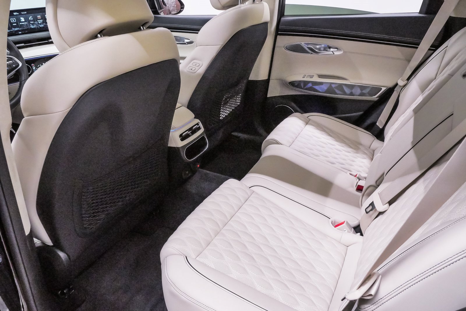 Certified 2025 Genesis GV70 3.5T Sport w/ Sport Advanced Package image 11