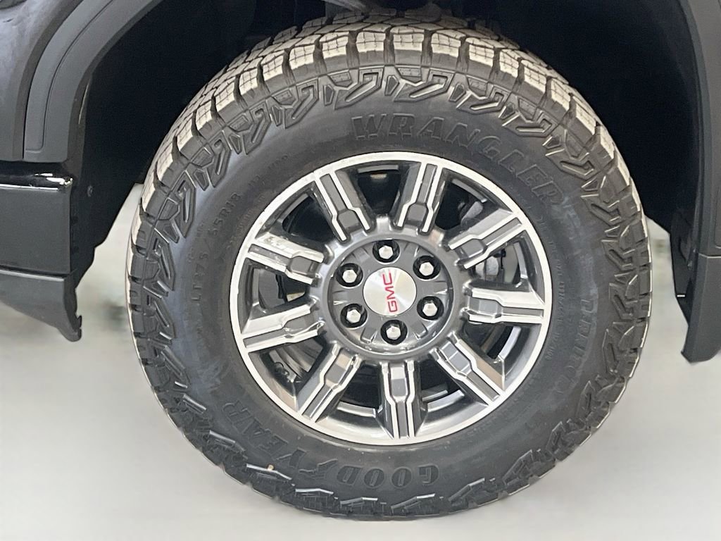 Used 2024 GMC Sierra 1500 AT4 w/ Technology Package AWD/4WD image 32