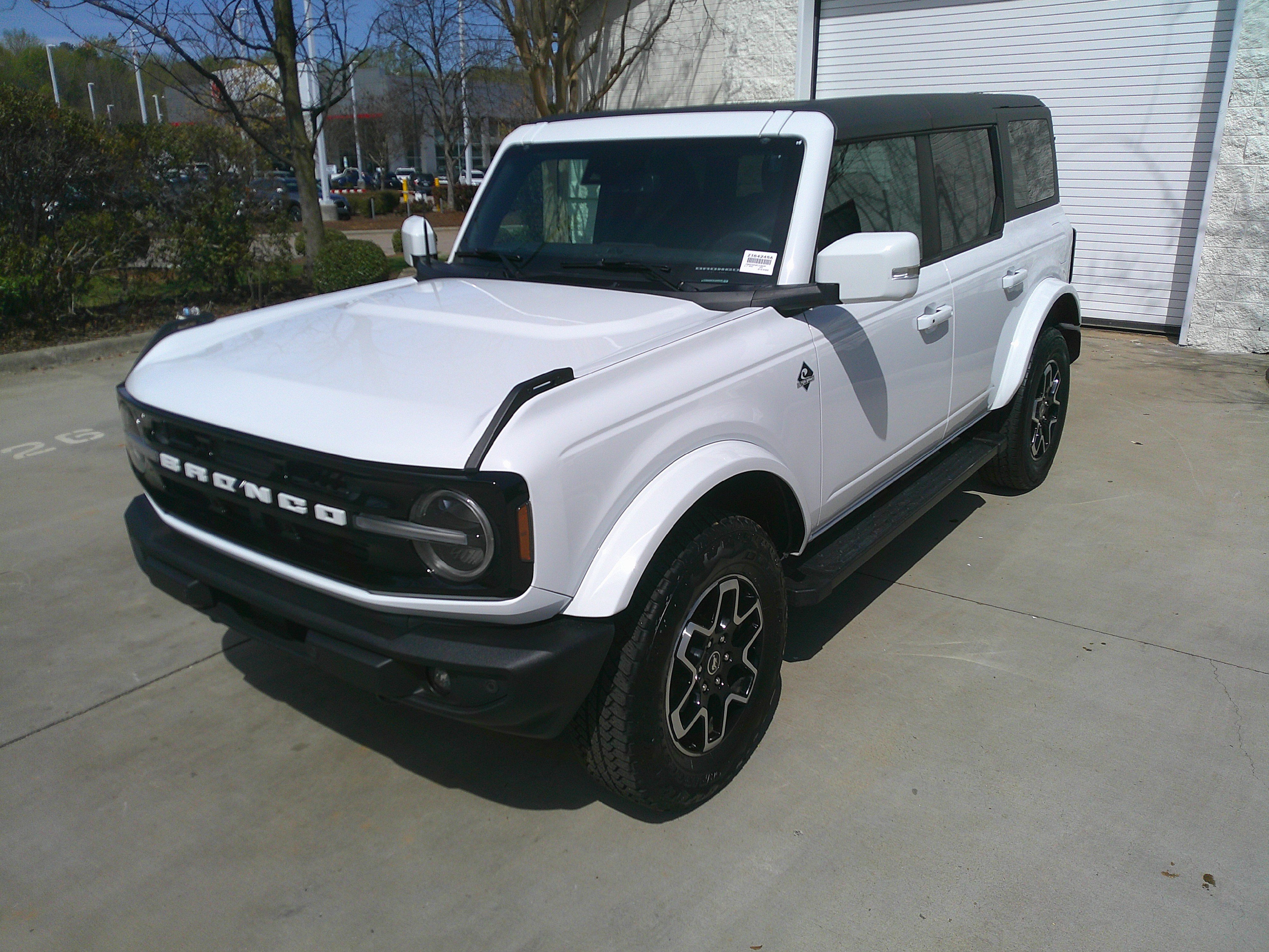 Used 2023 Ford Bronco Outer Banks image 6