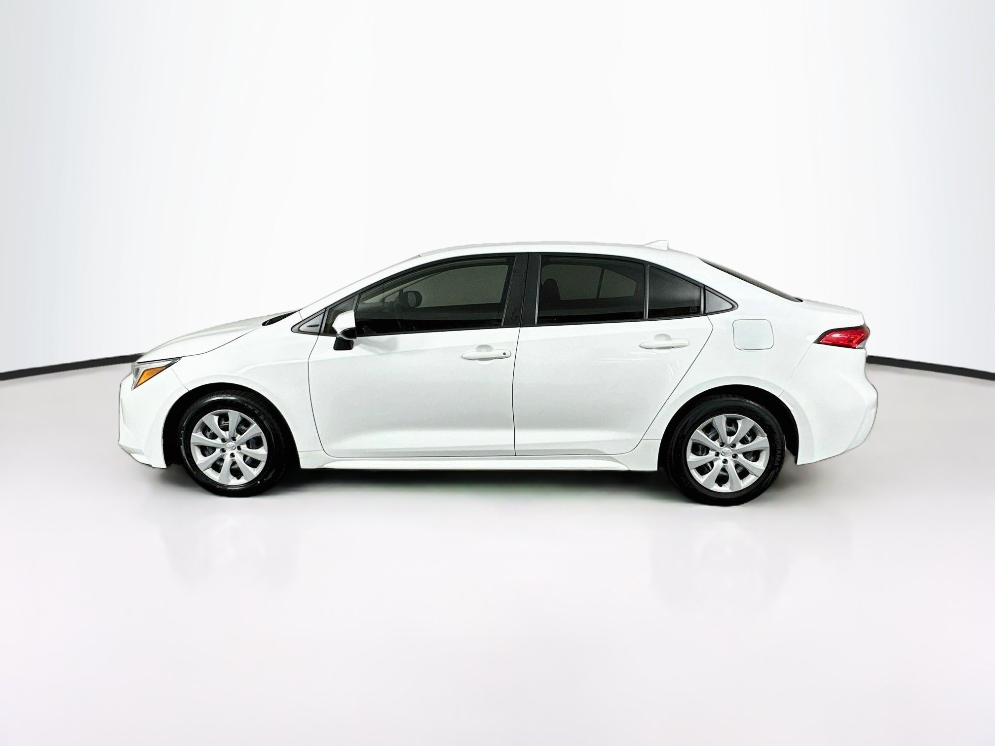 Used 2023 Toyota Corolla LE FWD image 4