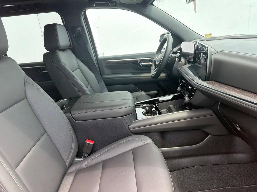 New 2026 Chevrolet Suburban Z71 w/ Comfort Package AWD/4WD image 5