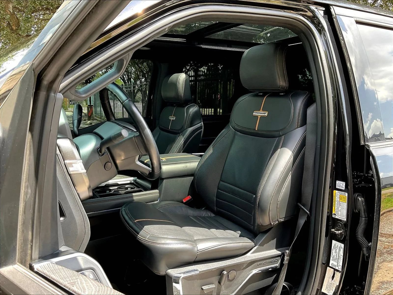 Used 2023 Ford F450 Platinum w/ FX4 Off-Road Package AWD/4WD image 13