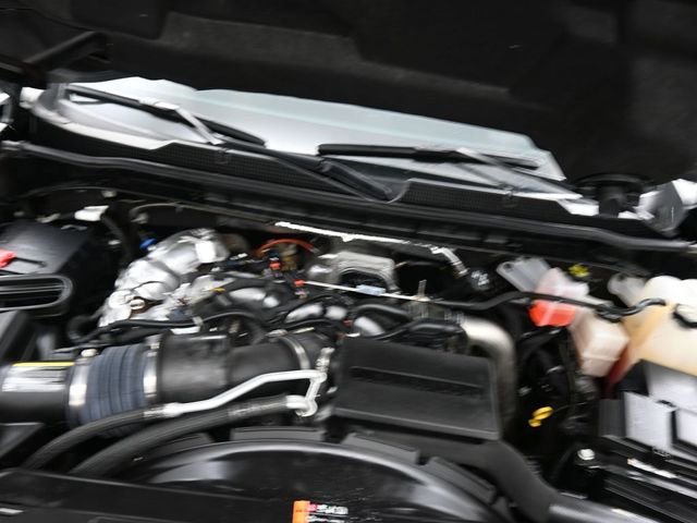 Used 2024 Chevrolet Silverado 2500 ZR2 w/ Technology Package image 30
