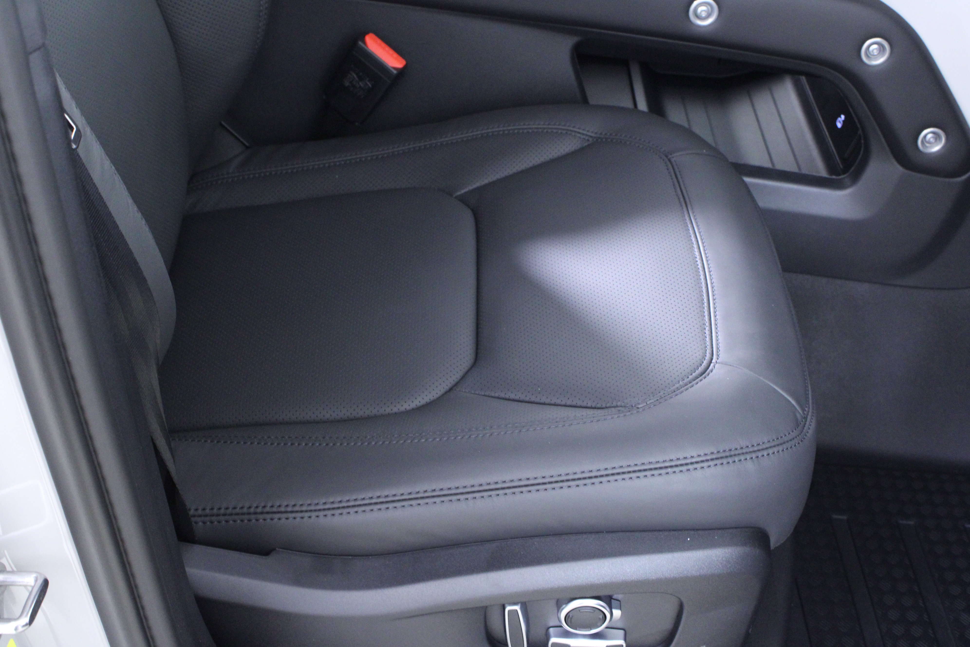 New 2026 Land Rover Defender 130 S image 17