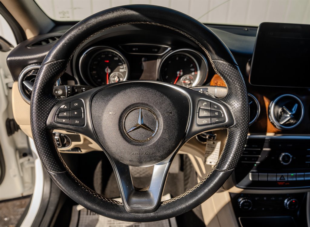 Used 2019 Mercedes-Benz GLA 250 w/ Convenience Package image 15