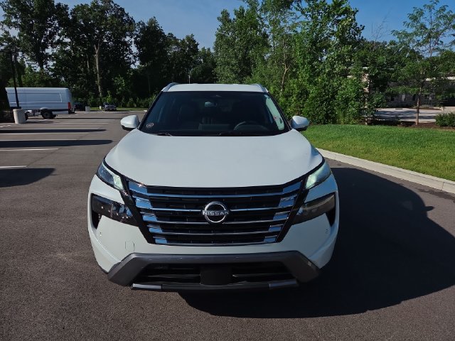 Used 2025 Nissan Rogue SL FWD image 8