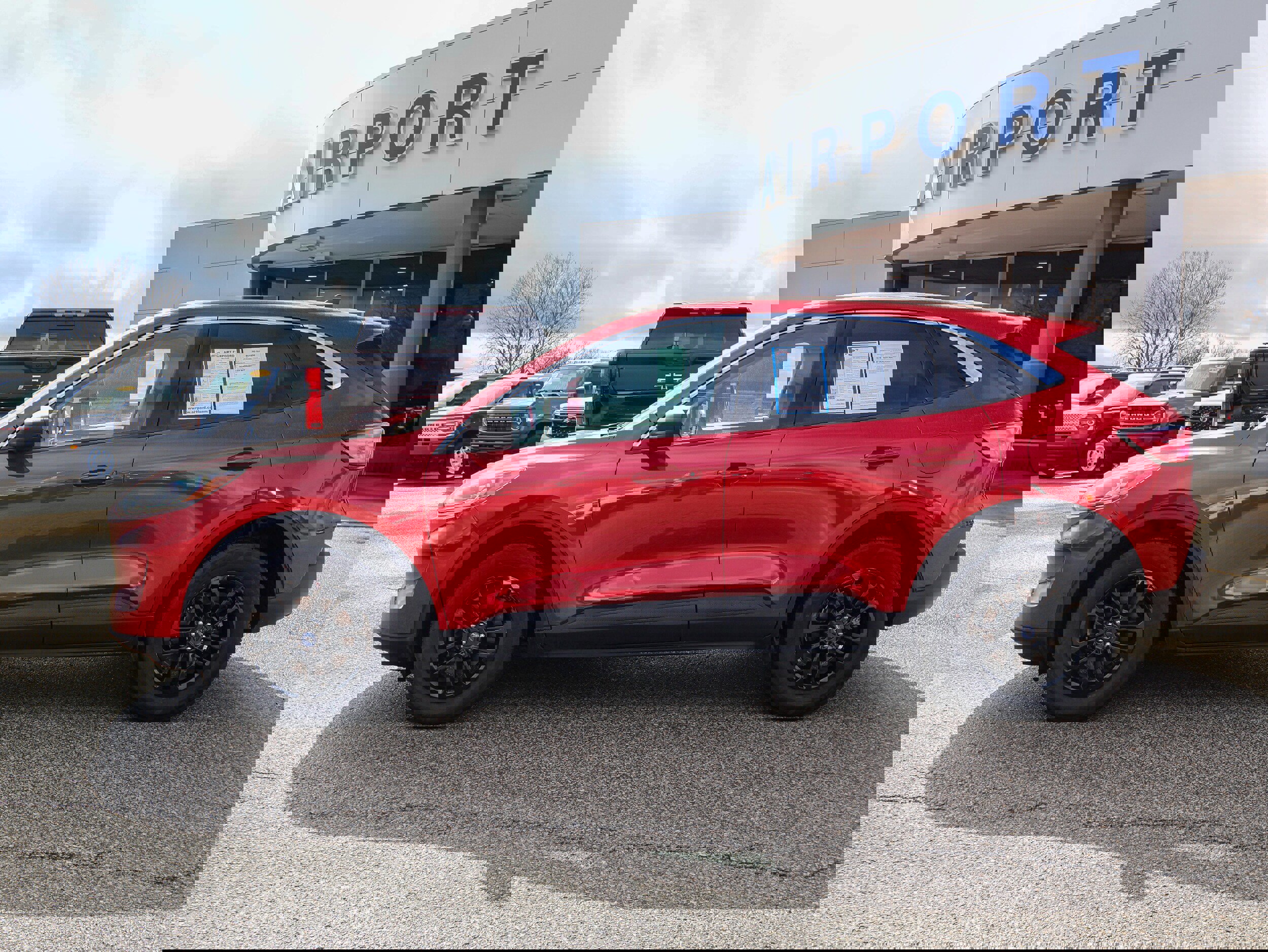 Used 2022 Ford Escape SE w/ Cold Weather Package image 2